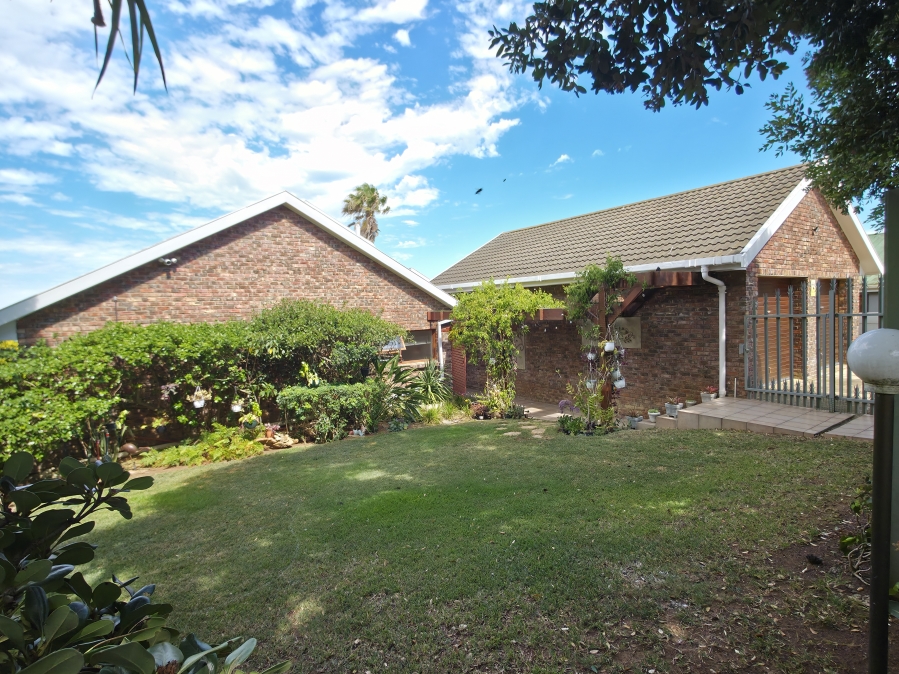 6 Bedroom Property for Sale in Jeffreys Bay Central Eastern Cape
